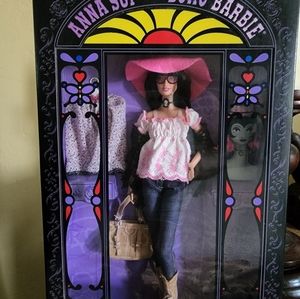 Barbie NRFB.  ANNA SUI BOHO BARBIE Gold Label